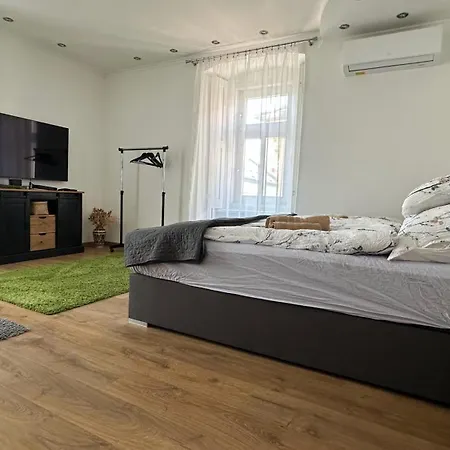 Apartamento Eoetvoes