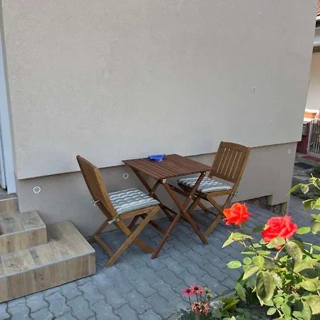 Apartamento Eoetvoes Cegléd
