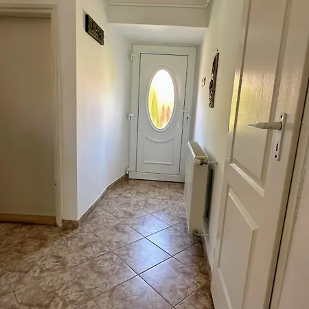 شقة Eoetvoes *