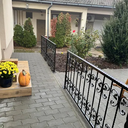 Eoetvoes Apartamento *